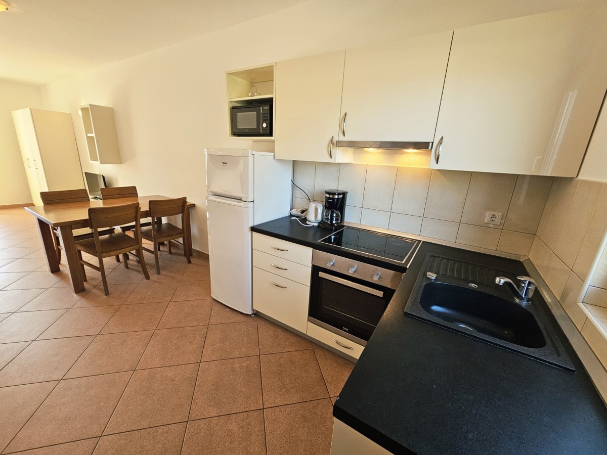 Vrstna hiša - 2 km do morja